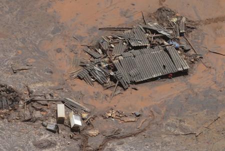 Samarco deve arcar com danos ambientais