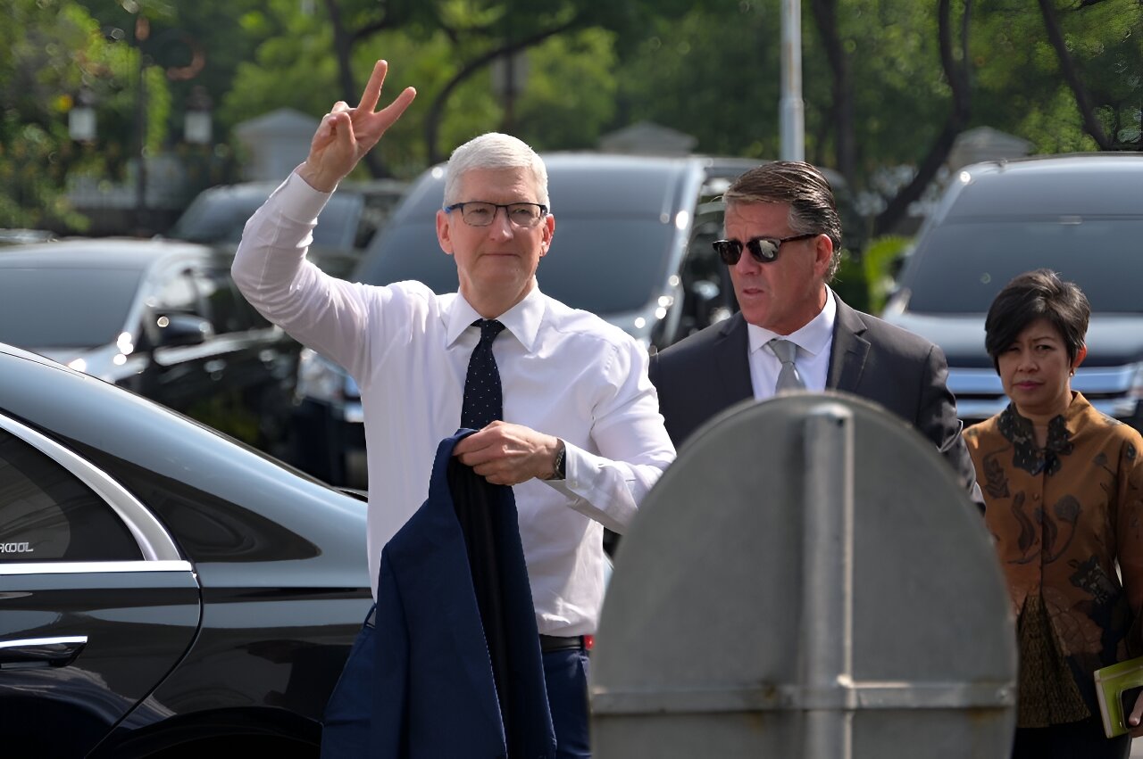 apple ceo tim cook is