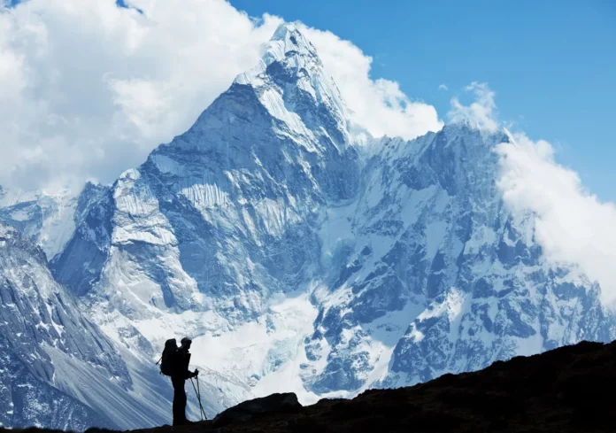 Monte Everest é conhecido como o ponto turístico mais alto do mundo