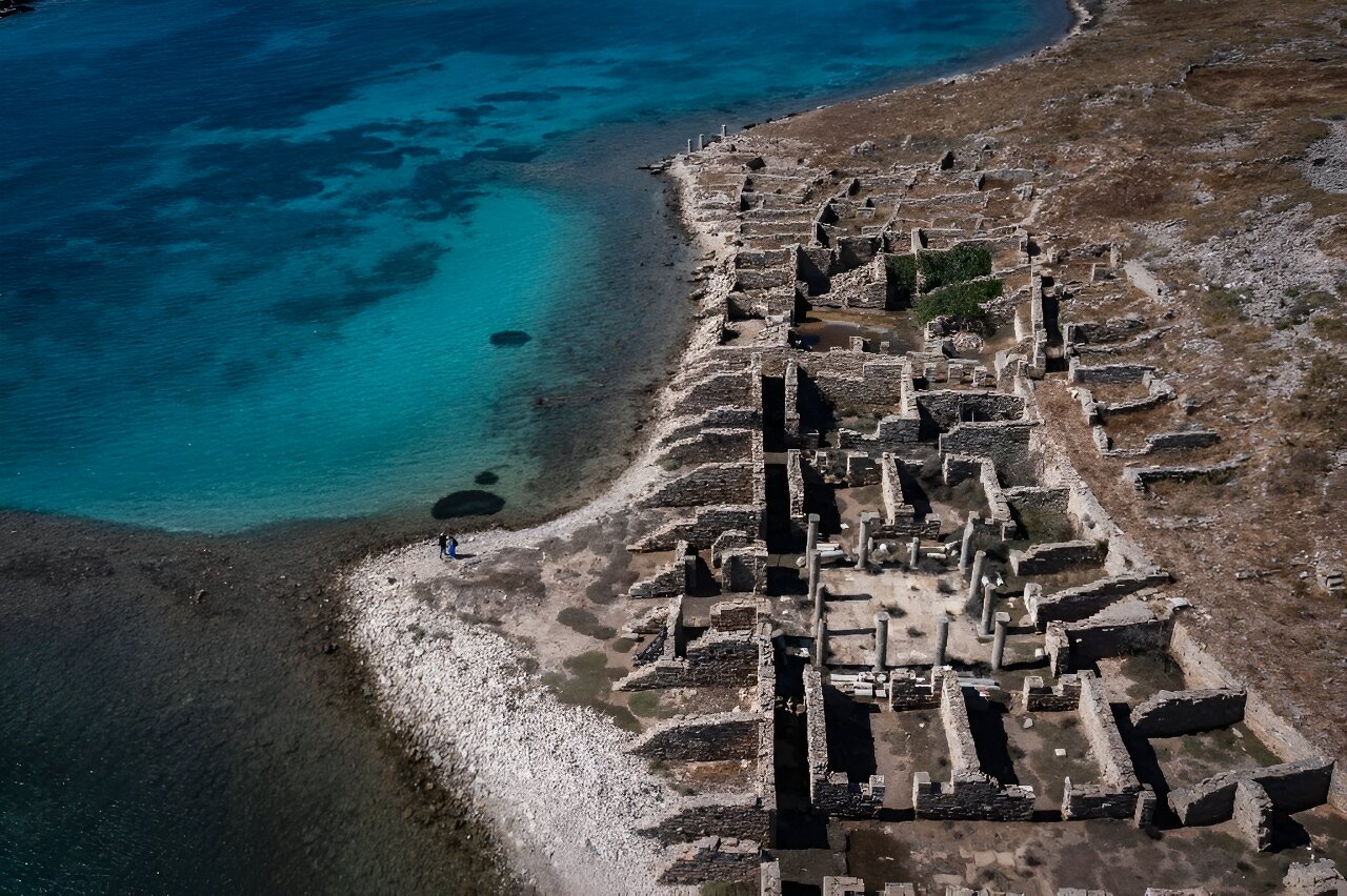 Santuário Grego Antigo Está Lentamente Afundando no Mar Egeu