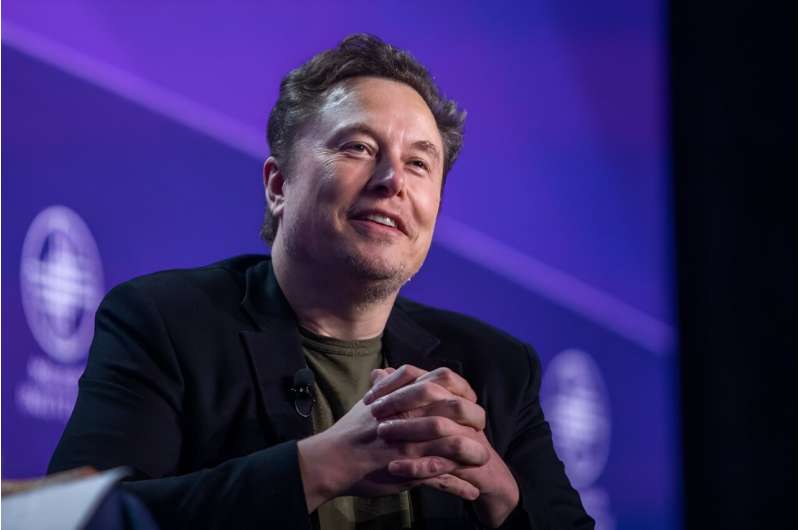 Elon Musk desiste de processo contra OpenAI e Sam Altman após ameaça de proibir iPhones