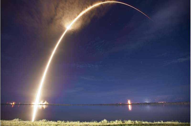 SpaceX Retoma Lançamentos com Missão do Cabo Canaveral Nesta Noite