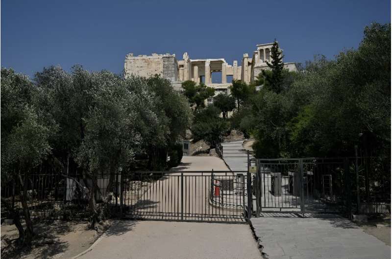 Acrópole de Atenas Recebe Cúpula de Vidro para Proteger Visitantes do Calor